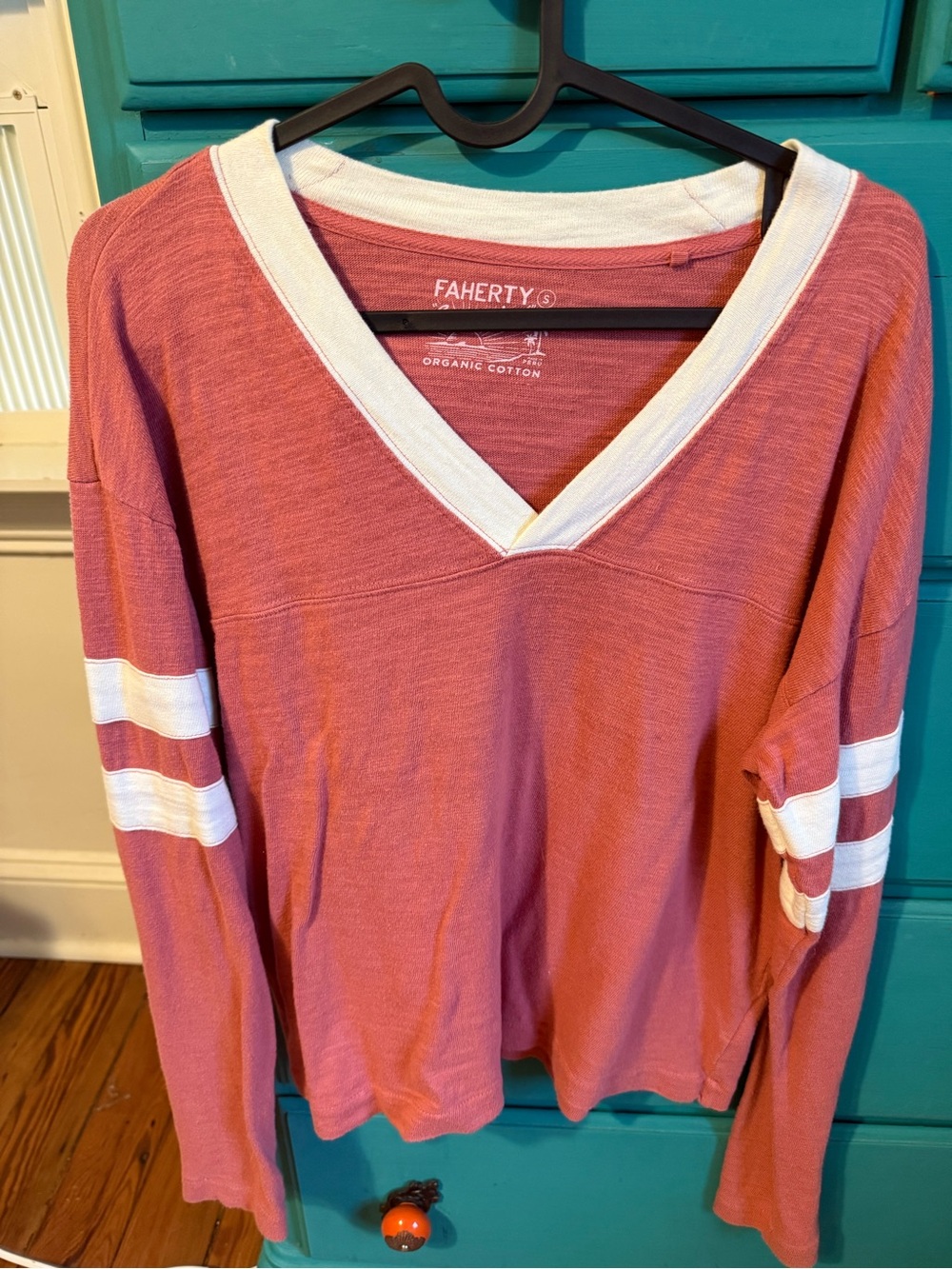 Faherty Sunwashed Organic Cotton Tee - Rose with Cream Trim